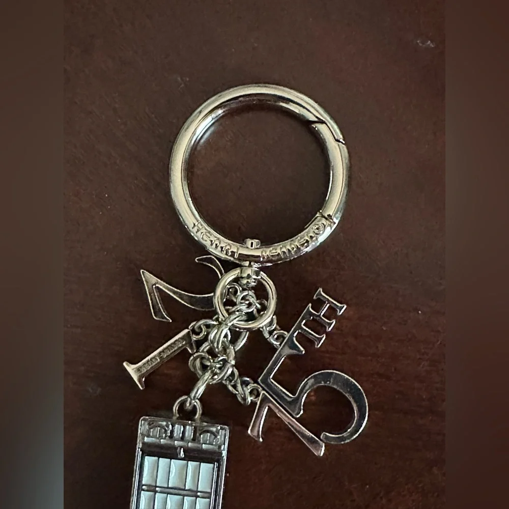 Gorgeous Henri Bendel Iconic 712  5th Avenue Gold Keychain Fob Bag Charm VGUC